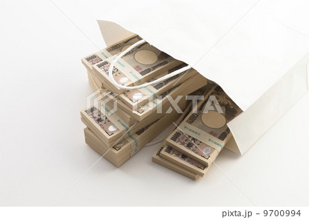 袋に入った一万円の札束 袋に入った一万円の札束 9700994