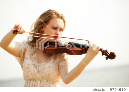 Portrait blonde girl with a violin outdoor Portrait blonde girl with a violin outdoor 9704610