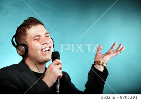 man singing into microphone happy karaoke signer 9705391