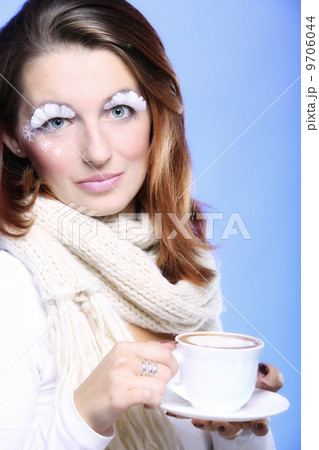 Winter makeup woman with cup of hot latte coffee 9706044