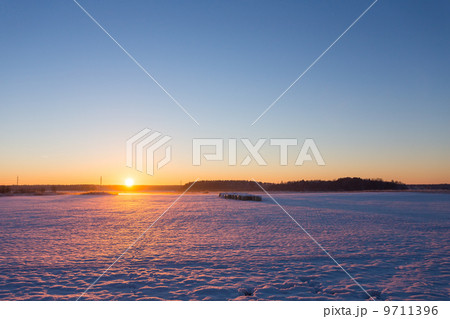 Countryside winter sunset 9711396