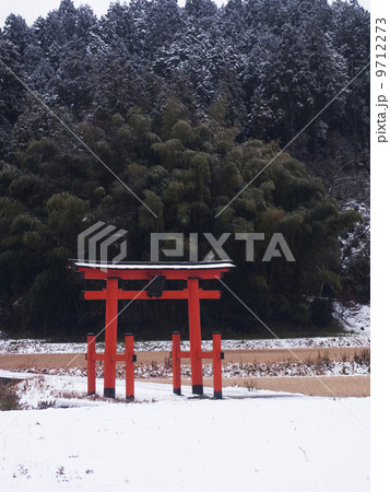 雪中鳥居 9712273