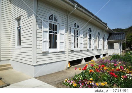 長崎　上五島　春の中ノ浦教会 9713494