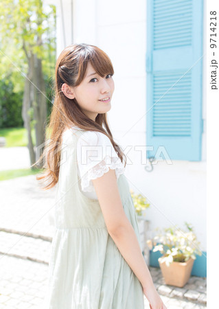 爽やかな女性の写真素材