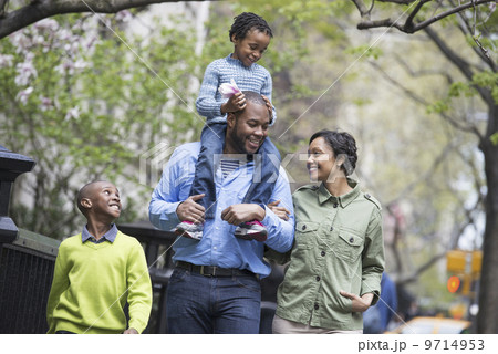 Dosewallips River and lush, green temperate rainforest, Olympic NP 9714953