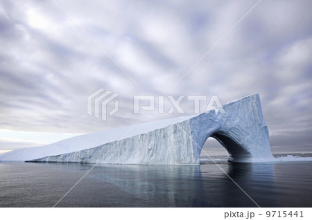 Icebergs at Baffin Bay near Greenland. 9715441
