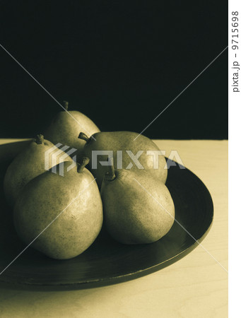 Bowl of green Anjou pears Bowl of green Anjou pears 9715698