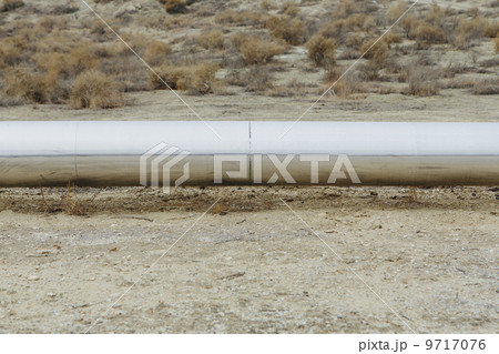 Elevated steam pipeline in the Midway-Sunset oil fields, the largest shale oil field in California. 9717076