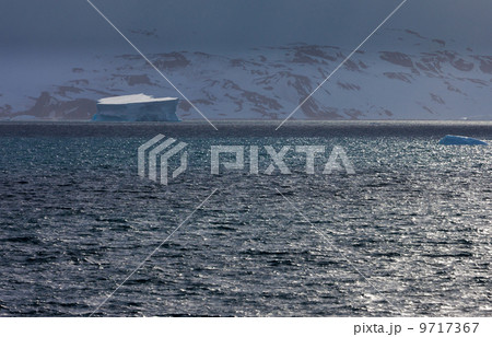 Icebergs, Antarctica 9717367