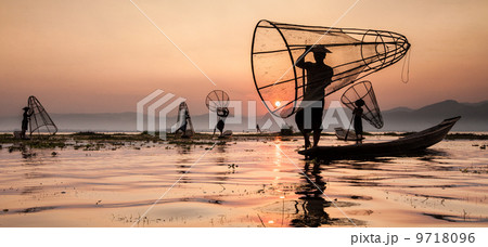Fishermen on Inle Lake, Myanmar 9718096