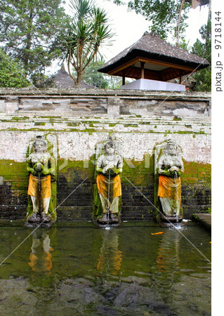 ゴア・ガジャの泉　 9718144