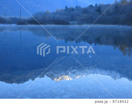 大正池の朝 9718432