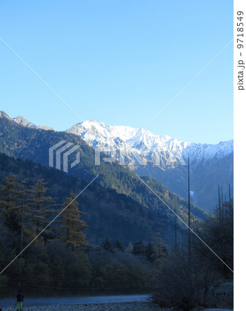 上高地から眺める穂高 9718549