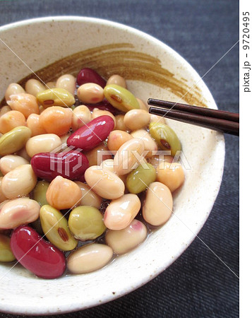 大豆、青大豆、ひよこ豆、赤インゲン豆の水煮 9720495