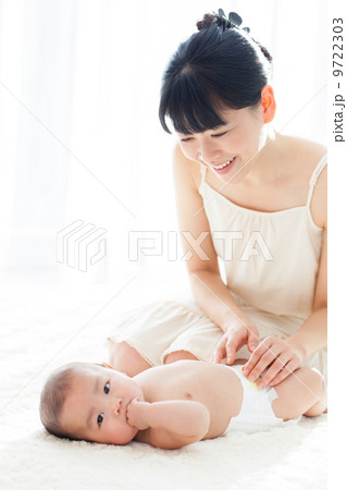 生後４ヶ月の赤ちゃんとママ 9722303