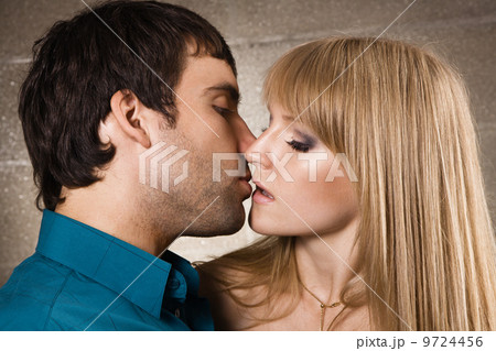 Young romantic couple 9724456