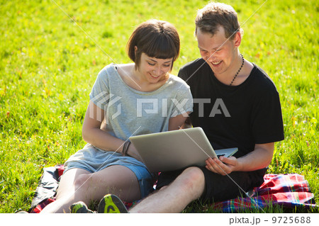 Cheerful teenagers 9725688