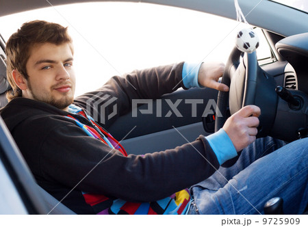 Young man driving a car 9725909