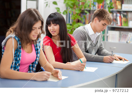 Group of students in a classroom 9727212