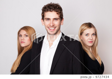 Group of young businessmen 9727434