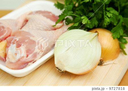 Raw chicken 9727818