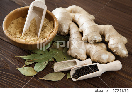 Ginger and bay leaf 9727839