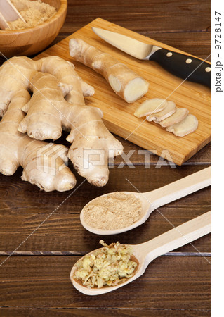 Fresh, ground and grated ginger root 9728147