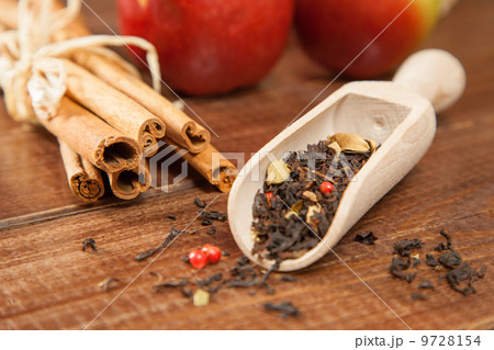 Spiced tea with cinnamon and apples 9728154