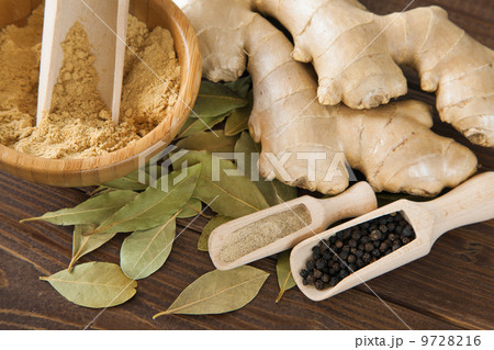 Ginger and bay leaf Ginger and bay leaf 9728216