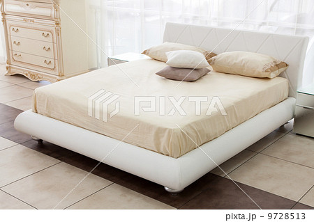 Modern italian style bedroom 9728513