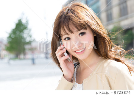 屋外の若い女性 屋外の若い女性 9728874