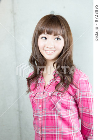 若い女性 9728895
