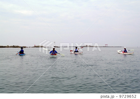 シーカヤックと森戸海岸の風景 9729652