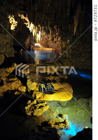 沖縄県　玉泉洞　鍾乳洞 9729731