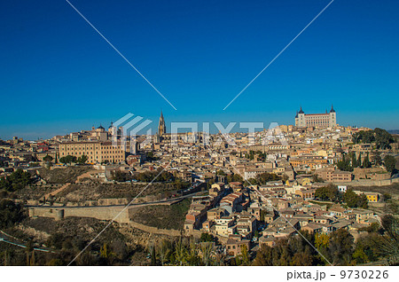 トレドの旧市街の遠景 快晴 トレドの旧市街の遠景 快晴 9730226