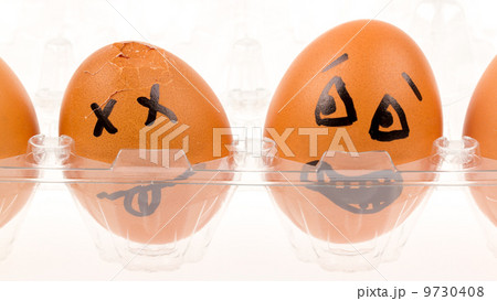 Scared egg looking at it's dead buddy 9730408