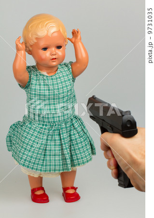 Very old baby doll (1940s) with handgun Very old baby doll (1940s) with handgun 9731035