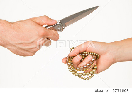 Man with knife threatening a woman 9731603