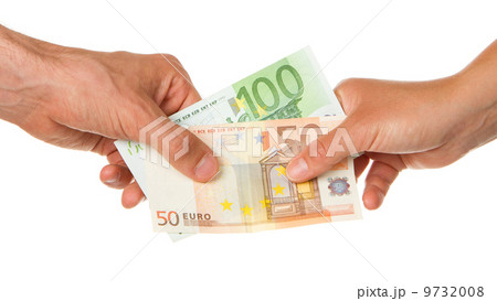 Man giving 150 euro to a woman 9732008