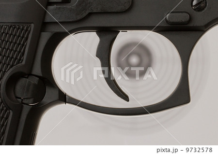 The trigger of a handgun with a shooting target The trigger of a handgun with a shooting target 9732578