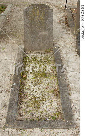 An old grave 9732861