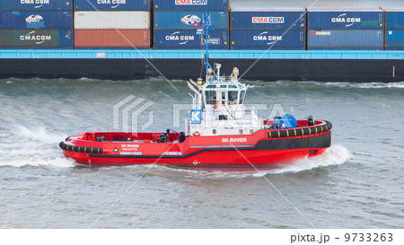 Red tug Red tug 9733263