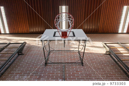 Basket in a old school gym 9733303