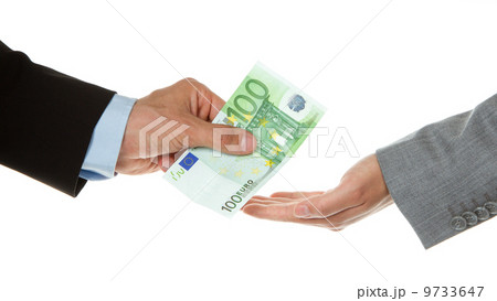 Man giving 100 euro to a woman (business) 9733647