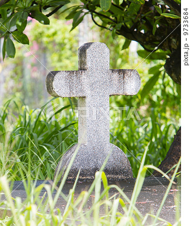 Cross on tombstone 9733684