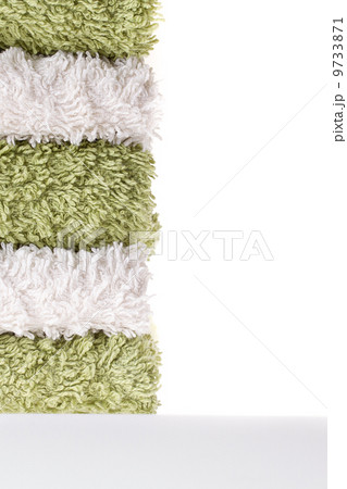Green and white towels 9733871