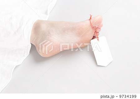 Dead body with toe tag Dead body with toe tag 9734199