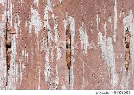 old wooden and grungy locked door 9735002