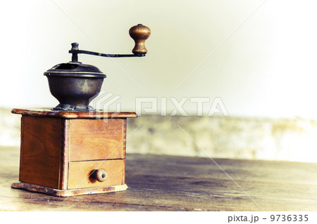 Vintage manual coffee grinder 9736335