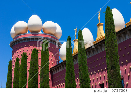 Salvador Dali museum in Figueras, Spain Salvador Dali museum in Figueras, Spain 9737003
